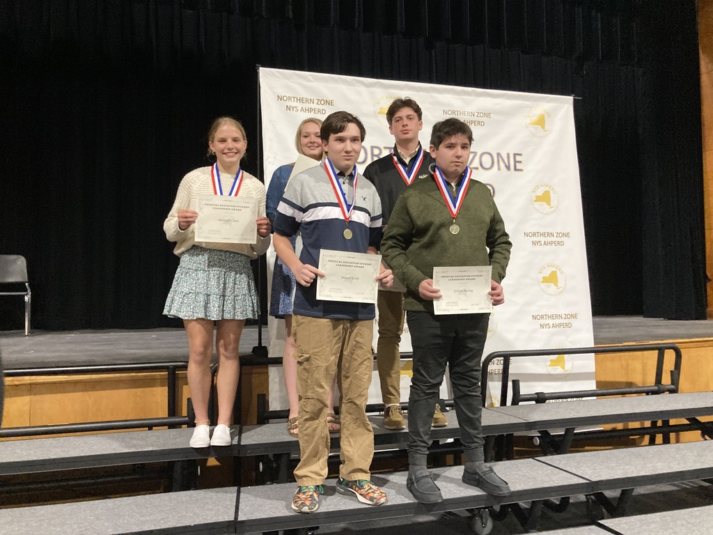5 students honored with awards